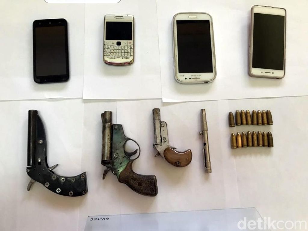 Polres Cianjur Tangkap 3 Pemilik Senpi Ilegal, Salah Satunya PNS Polres Cianjur Tangkap 3 Pemilik Senpi Ilegal, Salah Satunya PNS