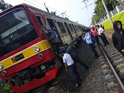 Ada KRL Anjlok, Penumpang dari Bogor Paksa Turun di Tanjung Barat