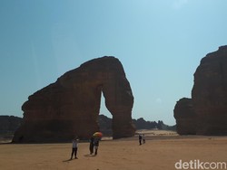 Batu Purba yang Mirip Gajah di Arab Saudi