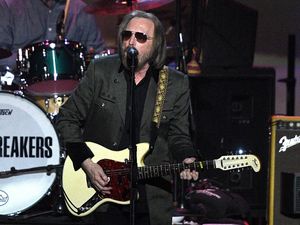 Tom Petty Koma, Adam Levine Ungkapkan Kesedihan