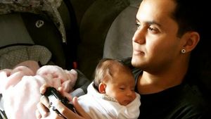 Begini Jadinya Kalau si Ayah Gamer Momong Anak