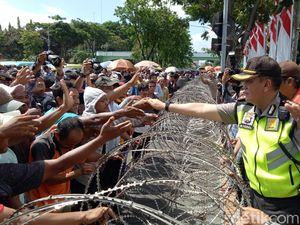 Demo Sopir Angkot di Surabaya Membubarkan Diri dengan Tertib