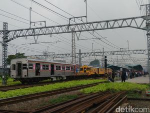 Ini Kereta Penolong yang Selamatkan KRL Anjlok di Manggarai