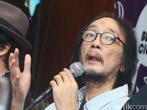 Hujan Iringi Pemakaman Yockie Suryo Prayogo Hujan Iringi Pemakaman Yockie Suryo Prayogo