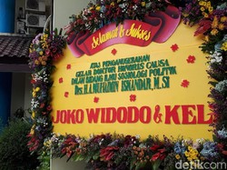 Bunga Ucapan Selamat Dr HC Muhaimin Iskandar Hiasi Kampus Unair