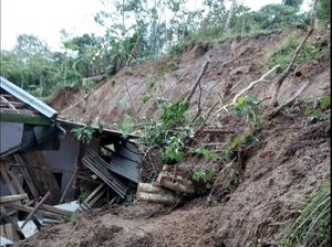 800 KK di Cianjur Mengungsi Akibat Pergeseran Tanah