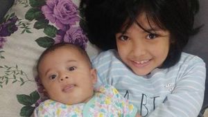 Kalau Kakak dan Adik Akur Begini, Bunda Senang Deh 