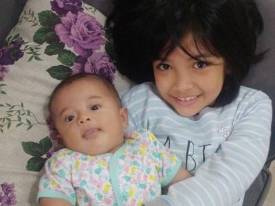 Kalau Kakak dan Adik Akur Begini, Bunda Senang Deh 