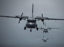 TNI Bantu Perbaikan Mesin Pesawat Militer Papua Nugini