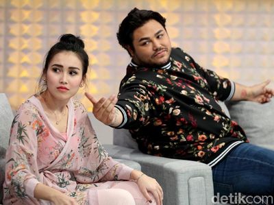 Cie.... Ivan Gunawan Colek-colek Ayu Ting Ting