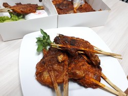 Ayam Panggang Sabariyah: Pedas Mantap Ayam Panggang Japit Bambu Khas Lumajang