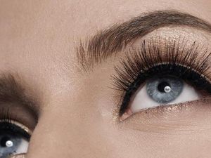 Wah, Aplikator Eyeliner Ini Bentuknya Mirip Seperti Alat Pemotong Pizza!