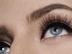 Wah, Aplikator Eyeliner Ini Bentuknya Mirip Seperti Alat Pemotong Pizza!