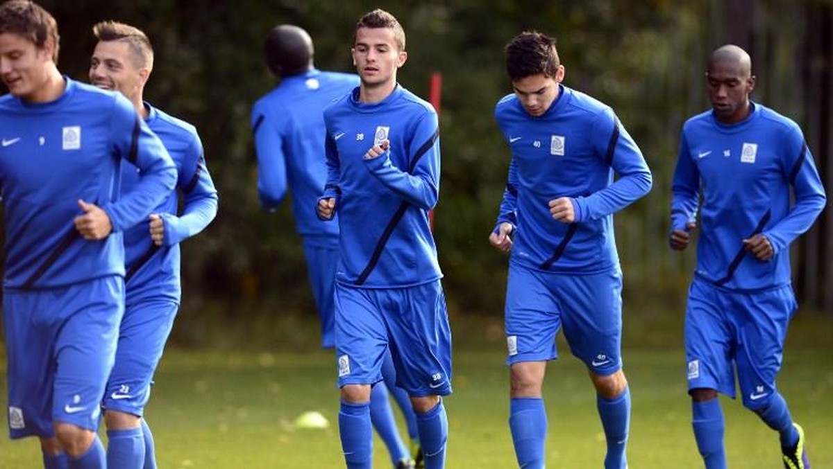Sandy Walsh (dua dari kiri) santer diisukan ingin bergabung dengan Timnas Indonesia. (Yorick Jansens/AFP Photo)