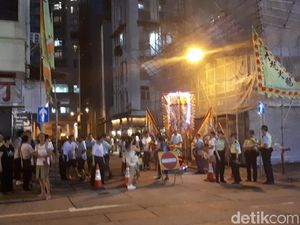 Mengintip Serunya Persiapan Tai Hang Fire Dance