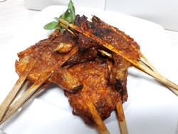Yuk, Makan Siang dengan Ayam Bakar Gurih Enak Di Sini!