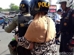 Tak Hanya Mobil Operasional, Motor Tim Odong-odong juga Antar Warga