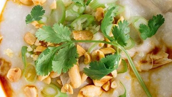 Yuk, Sarapan Bubur Oriental yang Hangat Mengenyangkan Ini!