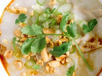 Yuk, Sarapan Bubur Oriental yang Hangat Mengenyangkan Ini!