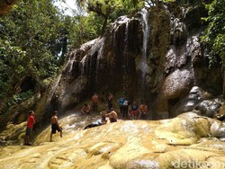Sedang di Trenggalek? Weekend ke Pantai Pelang Yuk!
