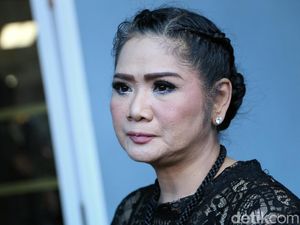 Ibunda Vina Panduwinata Meninggal Dunia