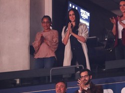 Coat Meghan Markle Saat Kencan dengan Pangeran Harry Terjual Habis