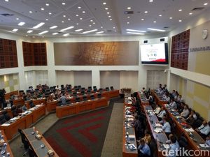Sri Mulyani Cs Temui Banggar DPR, Lanjutkan Pembahasan RAPBN 2018 Sri Mulyani Cs Temui Banggar DPR, Lanjutkan Pembahasan RAPBN 2018