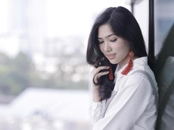 Cerita Memalukan Isyana Sarasvati Saat Manggung