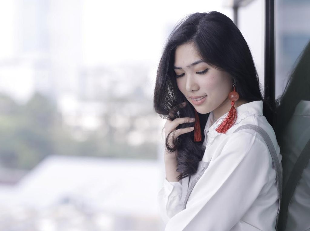 Isyana Sarasvati Ramaikan Bolder In 2 Years Celeb of The Month Isyana Sarasvati Ramaikan Bolder In 2 Years Celeb of The Month