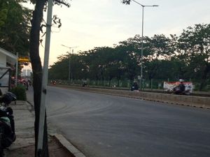 Ini Lokasi Pemotor Gotong Royong Lewati Pembatas Busway Ini Lokasi Pemotor Gotong Royong Lewati Pembatas Busway