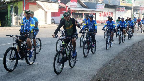 Membangun Kebersamaan Yonif Raider 509 Kostrad Gelar Sepeda Santai