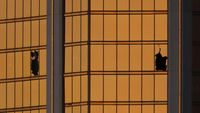 Foto: Dari Lubang Jendela ini, Paddock Tembaki Penonton Konser di Las Vegas