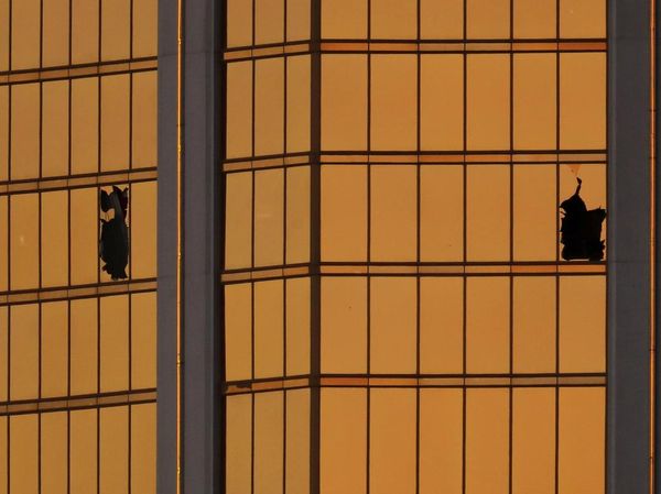 Foto: Dari Lubang Jendela ini, Paddock Tembaki Penonton Konser di Las Vegas