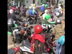 Sedih, Malu, & Kocak Melihat Bikers Penerobos Jalur TransJ Ini