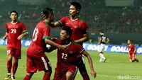 Para pemain Indonesia merayakan gol. Dalam pertandingan ini tiga gol Indonesia dicetak oleh Selain Lerby Eliandry, Rezaldi Hehanusa, dan Septian David Maulana. Sementara Kamboja memperkecil kedudukan lewat Chan Vathanaka.