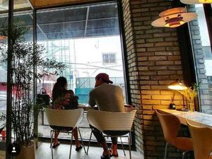 Romantis! Rain dan Kim Tae Hee Kepergok Sedang Kencan