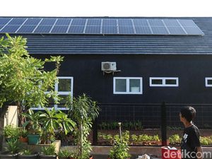 Wow...Panel Surya Milik RPTRA Ini Mampu Jual Listrik ke PLN