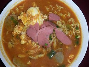 Ini 4 Racikan Mie Penghangat Badan Saat Hujan