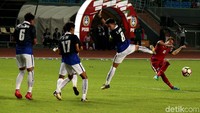 Indonesia mendapatkan kesempatan bagus dari tendangan bebas di depan kotak penalti pada menit ke-16. Hanya saja sepakan Egy Maulana Vikri masih melebar tipis ke kiri gawang.