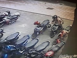 Terekam CCTV, Aksi Nekat Maling Helm di Yogya