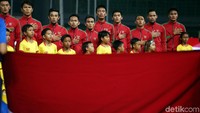 Pertandingan uji coba antara Timnas Indonesia melawan Kamboja dihelat di Stadion Patriot Chandrabhaga, Rabu (4/10/2017) malam WIB.