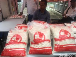 Kementan Jual Beras Murah Rp 8.000/kg di Cipinang