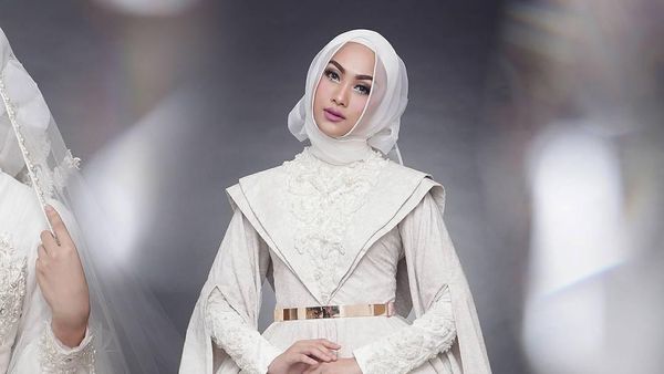 Foto: 20 Inspirasi Gaun Pengantin Syari yang Cantik dan Modern