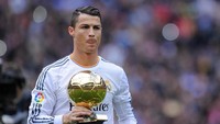 Cristiano Ronaldo (2013). Dalam karier, CR7 pernah 5 kali juara UCL. Tapi pada saat tidak meraihnya di tahun 2013, Ronaldo tetap mampu meraih Ballon dOr. Foto: Denis Doyle/Getty Images