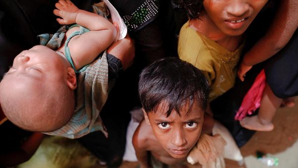Anak-anak Rohingya Bertahan Hidup di Pengungsian