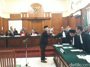 Ustaz Alfian Tanjung Didakwa Pasal Penghapusan Diskriminasi Ras Ustaz Alfian Tanjung Didakwa Pasal Penghapusan Diskriminasi Ras