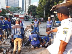 Ada Pengerjaan Saluran Air, Jalan Wahid Hasyim-Gondangdia Ditutup