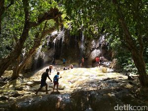 Potret Uniknya Trenggalek, Air Terjunnya Mengalir Langsung ke Pantai