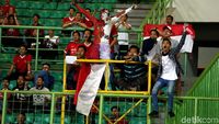 Aksi Pendukung Setia Garuda Muda