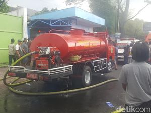 Pabrik Keripik Tempe di Malang Terbakar, Karyawan Terjebak Pabrik Keripik Tempe di Malang Terbakar, Karyawan Terjebak